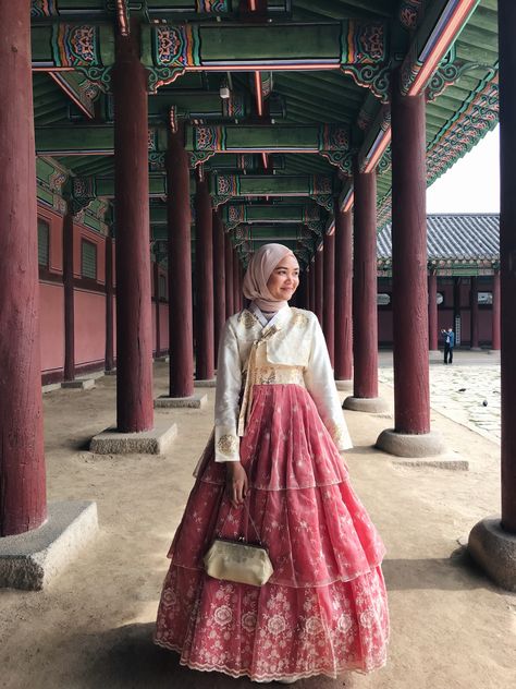 Hanbok Aesthetic, Korean Core, Modesty Dress, Astro Jinjin, Asian Traditional Clothes, Traditional Asian Dress, Cinderella Movie, Traditional Attires, Korean Traditional Dress