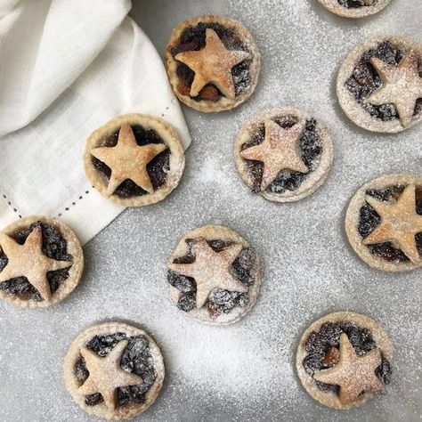 Vegetarian Mince Pies Mincemeat Pie Recipe, Mini Mince Pies, Mincemeat Pie, Mince Pie Recipe, Crouton Recipes, Mince Pie, Savory Pastry, Vegan Christmas, Mince Pies