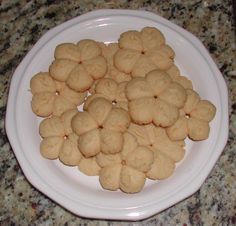 Parmesan Pepper Spritz Crackers Spritz Crackers, Spritz Cookie Press, Cookie Press Recipes, Spritz Cookie Recipe, Savoury Crackers, Xmas Cookie, Crackers Recipe, Cracker Cookies, Movie Snacks