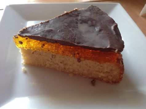 Giant Jaffa Cake   •  Free tutorial with pictures on how to bake a cake in under 60 minutes Giant Jaffa Cake, Jaffa Cake Recipe, Bake A Cake, Jaffa Cake, 60 Minutes, Free Tutorial, Recipe Using, Cooking And Baking, Cake Recipes