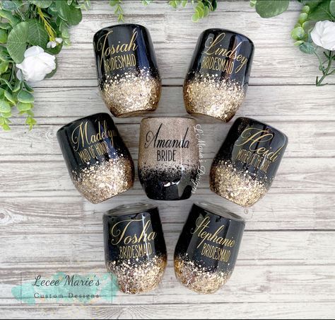 These are the perfect gift for bridesmaids Bridal Tumblers, Wedding Tumbler, Bridal Party Tumblers, Expo Ideas, Wedding Tumblers, Gift For Bridesmaids, Epoxy Tumbler, Wedding Expo, Groomsman Gift