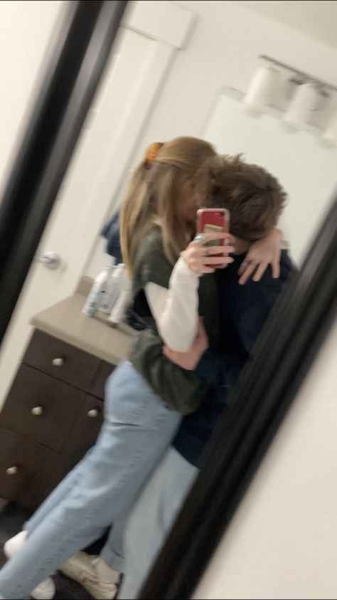 Cute Pictures With Boyfriend Kissing, Bf Nd Gf Pic, Bf And Gf Kiss Photo, Cute Mirror Pics With Boyfriend Kissing, Cute Bf And Gf Pics Kisses, Cute Couple Pics Blonde, Blonde Gf Brown Hair Bf, Blonde Girlfriend Brunette Boyfriend, Blonde Boyfriend Brunette Girlfriend