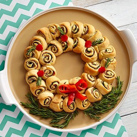 Pinwheel Wreath, Appetizer Presentation, Top Appetizers, Pampered Chef Stoneware, Cheesy Spinach, Pampered Chef Recipes, The Pampered Chef, Deli Ham, Sliced Ham