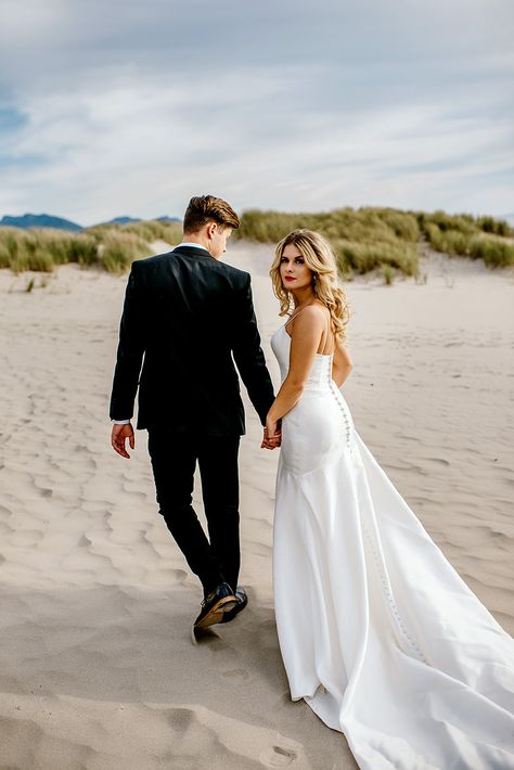 bride and groom walking on the beach | Cannon Beach Wedding | Karina & Maks Photography Bride And Groom Pictures Beach, Wedding Photos On The Beach, Bride And Groom Beach Wedding Photos, Wedding Photo Ideas Beach, Beach Wedding Photos Poses, Beach Wedding Photography Poses, Wedding Beach Photos, Bride On The Beach, Beach Wedding Photo Ideas