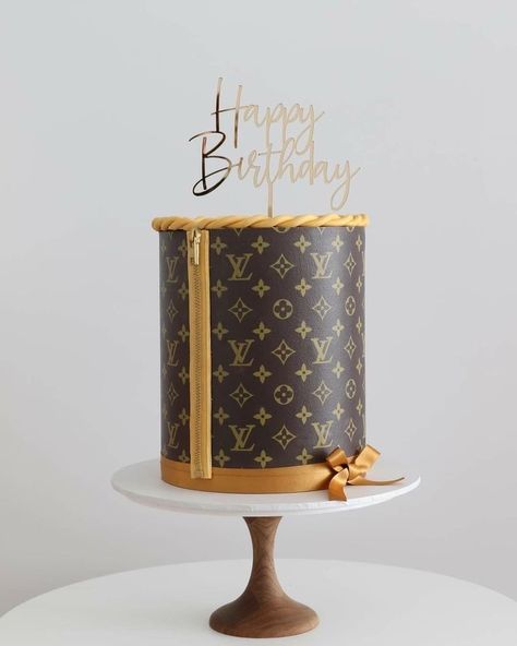 Lv Cake, Easter Desserts Cake, Bday Brunch, Louis Vuitton Cake, Birthday Cake For Boyfriend, Handbag Cakes, Cake For Boyfriend, 40th Cake, Cake For Husband