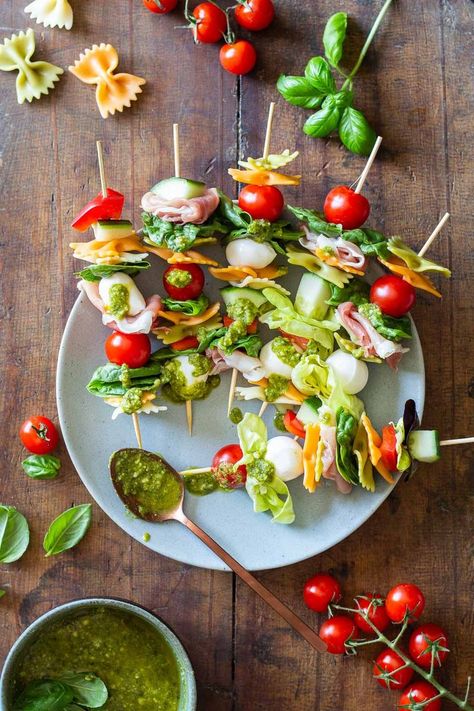 Antipasto Skewers drizzeled with green pesto on a plate Best Appetizer, Antipasto Skewers, Skewer Appetizers, Green Pesto, Healthy Appetizer Recipes, Appetizers For A Crowd, Easy Guacamole, Skewer Recipes, Dinner Appetizers