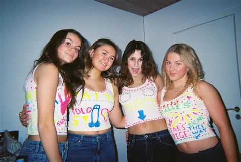 Rave Tshirt Outfit, Disposable Pictures, Rave Party Outfit, Rave Tshirt, Neon Birthday Party, Fest Temaer, Neon Birthday, Fest Outfits, Party Fits