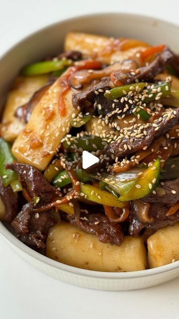 ricely🍚 on Instagram: "Gungjung tteokbokki (Korean royal court rice cakes)
- rice cakes 400g
- spring onions 45g
- shiitake mushrooms 50g
- onions 70g
- garlic 10g
- carrots 50g
- courgette 80g
- beef 135g
- soy sauce 4T
- sugar 1T
- corn syrup or honey 1T
- black pepper 1t" Gungjung Tteokbokki, Shiitake Mushrooms, Spring Onions, Royal Court, Shiitake Mushroom, Spring Onion, Rice Cakes, Corn Syrup, Black Pepper