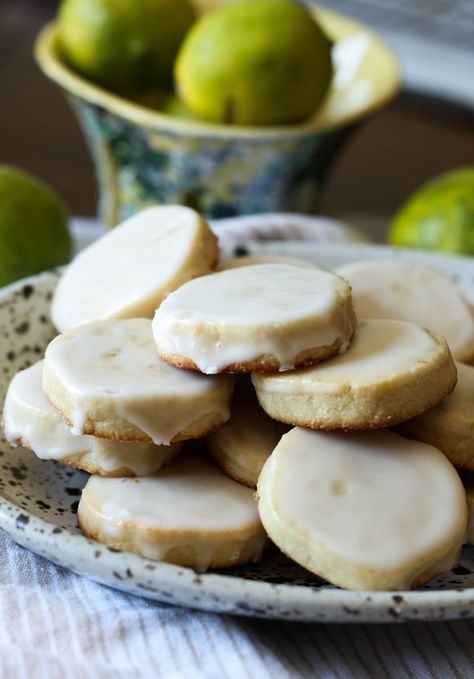 Lime Shortbread Cookies, Lime Icing, Lime Shortbread, Shortbread Recipe Easy, Cookies And Cups, Holiday Platters, Shortbread Cookie Recipe, Parchment Paper Baking, Shortbread Recipes