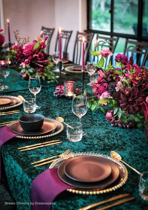 Gratitude Night, Wedding Decor Trends, Green Wedding Decor, 2026 Wedding, Romantic Table Setting, Tafel Decor, Wedding Moodboard, Romantic Table, Jewel Tone Wedding