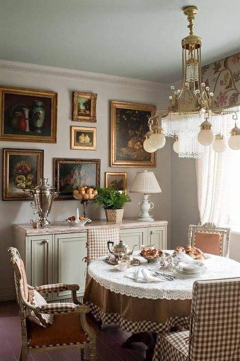 #ladyabigayles  Afternoon tea anyone? Not my usual colour choices but I love this! So perfect for autumn! 🍁☕🍂   (Shared from English Rose Cottage)  🌿🍁☕🍂🌿 Cozy French Country Living Room, French Country Living Room, Country Cottage Decor, Casa Vintage, Country Kitchen Decor, French Country Decorating, Dream House Decor, 인테리어 디자인, Room Table