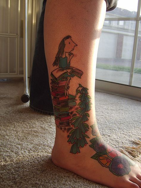 Matilda tattoo omg a Roald Dahl tattoo why had that never occurred to me?? Matilda Tattoo, Ronald Dahl, Reading Tattoo, Literary Tattoo, Matilda Roald Dahl, Roald Dahl Books, Bookish Tattoos, Garden Tattoo, Literary Tattoos