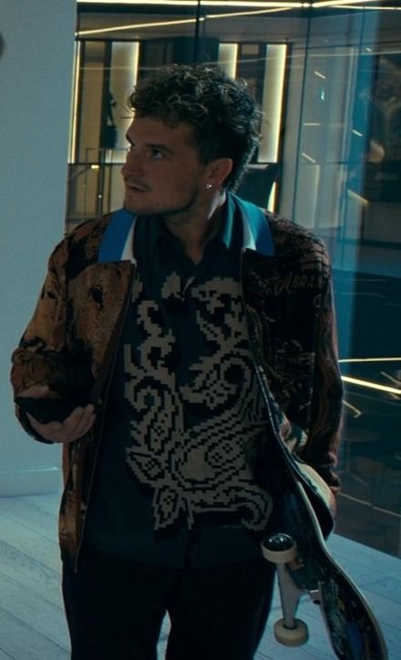 Baroque Print Jacket Worn by Josh Hutcherson as Derek Danforth in The Beekeeper (2024) Derek Danforth, Dynasty Tv Show, The Beekeeper, Retro Eyeglasses, Baroque Print, White High Tops, Josh Hutcherson, Movie Fashion, Short Sleeve Hoodie