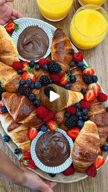 Recreating Recipes on Instagram: "Breakfast Platter | …it’s the summer holidays and we’ve got little hands in our platters! It’s not a perfect platter (random placement of berries), but the little ones had fun getting creative 😊 . We baked croissant from frozen, added @nutellauk and berries - it was delicious 😊 . Platter and small dishes from @nomliving Glasses from @tescofood . . Hope you all enjoy your day today! #recreatingrecipes . . . . . . . . . #croissantsandwich #foodstagram#croissantplatter #strawberries #foodie#chocolatesauce #chocolateforbreakfast #freshlybaked #eggs#foodbloggers#breakfastfood #homecooking#foodblog#foodlover#foodforthought#fooddiary#foodgram#foodforfoodies#foodoftheday#nutella #foodaddict#eatrealfood#brunch#snackideas#snackplatter#breakfastlover #strawberrie Small Breakfast Board Ideas, Fruit And Croissant Platter, Croissant Platter Ideas, Bridal Breakfast Platter, Croissant Charcuterie Board, Kids Brunch Birthday Party, Croissant Board, Breakfast Tray Ideas, Croissant Platter