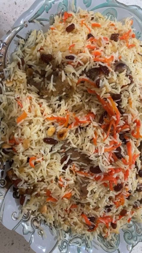 Afghani Pulao, Rice Basmati, Afghan Food Recipes, Seasoned Rice Recipes, Pulao Recipe, Pakistani Food, Desi Food, Food Drink Photography, Biryani Recipe