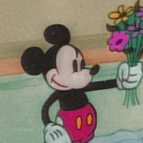 Pfp Love Aesthetic, Couple Insta Dp Cartoon, Mickey Mouse Profile Pictures, Mickey Mouse Aesthetic Pfp, Cartoon Matching Pfp Couple Aesthetic, Mickey Mouse Icons Aesthetic, Mickey Mouse Matching Pfp, Vintage Mickey Mouse Aesthetic, Cartoon Couple Aesthetic