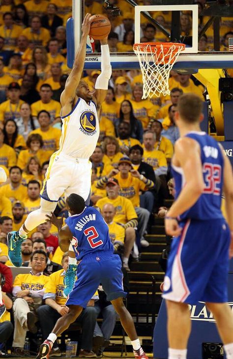 Andre Igoudala alley-oop from Steph Curry Bible Interpretation, Alley Oop, Jehovah Witness, Andre Iguodala, Nba Championships, Basketball Pictures, National Basketball Association, Jehovah's Witnesses, Basketball Player