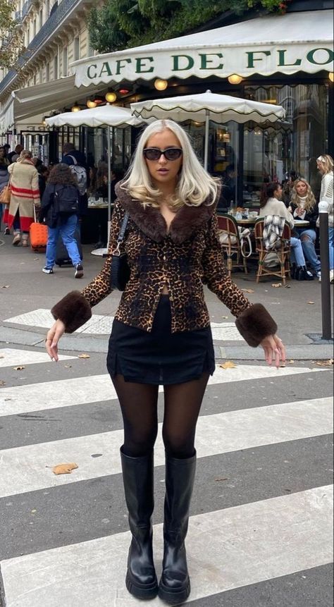 ₊˚ෆ Follow me for more ⟡ visit my boards ₊˚ෆ Leopard Print Long Sleeve Top Outfit, Nyc Winter Outfits Street Style Chic, Nyc Winter Outfits Street Style, All Brown Outfit, Dainty Outfit, Cheetah Print Outfits, Winter Outfits Street Style, Long Sleeve Top Outfit, Nyc Winter Outfits