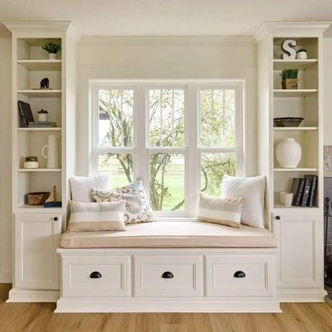 White Kitchen Windows, Window Seat Ideas, Cozy Window, Built In Window Seat, Window Bench Seat, Cozy Window Seat, Bay Window Seat, Window Seat Design, Window Seat Storage