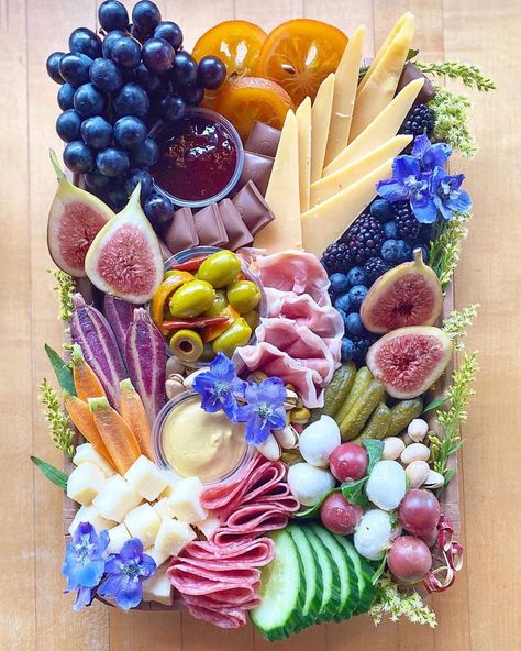 Picnic Platter, Charcuterie Inspiration, Charcuterie Platter, Party Food Platters, Charcuterie And Cheese Board, Charcuterie Recipes, Party Platters, Snacks Für Party, Cheese Platters