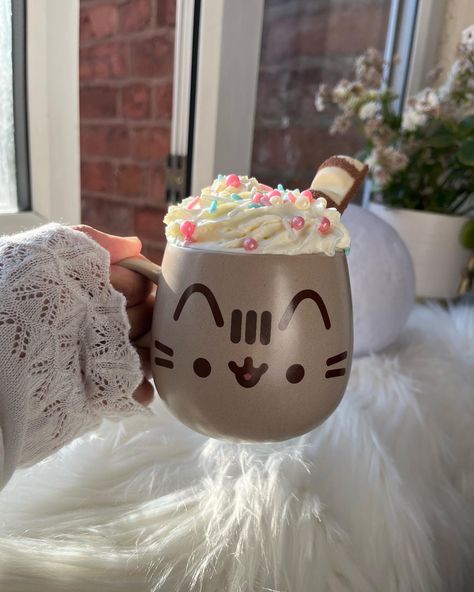 Pusheen Pfp, Pusheen Aesthetic, Heo Peppa, Pusheen Cute, Cute Birthday Ideas, Pusheen Cat, Cute Snacks, Cute Animal Drawings Kawaii, Winter Drinks