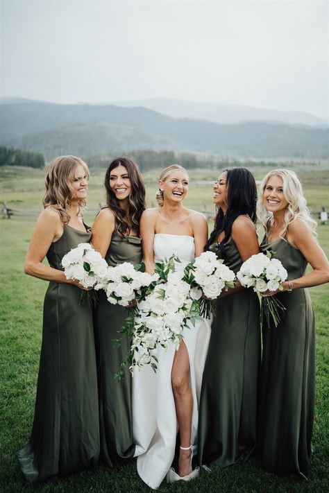 Green Bridesmaid, Bridesmaid Dress Colors, Dream Wedding Ideas Dresses, Green Bridesmaid Dresses, Cute Wedding Ideas, Luxury Wedding Dress, Bridesmaids And Groomsmen, Western Wedding, Wedding Mood