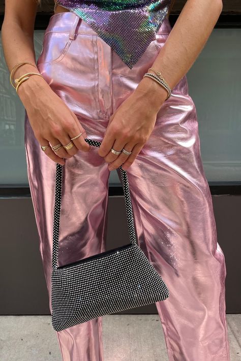 Pink Metallic Pants Outfit, Pink Metallic Pants, Metallic Outfit Ideas, Metallic Pants Outfit, Night Out Style, Fall Wardrobe Staples, Disco Pants, Metallic Pants, Perfect Denim