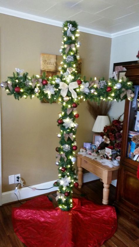 2016 CHRISTmas Cross we built and decorated this year, which gave a whole new meaning for my children. This means so much to me is so many ways but all I have to say is THANK YOU JESUS!! Cross Decorated For Christmas, Outdoor Cross Christmas Decorations, Cross Trees, Christmas Tree Cross, Cross Ideas, Christmas Parade Floats, Christmas Doors, Cross Tree, Church Christmas Decorations