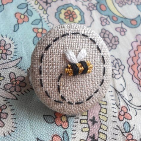 Made to Order Goldwork Bee Hand Embroidered Brooch by themasonbee, £8.00 Embroidered Brooch, Fabric Brooch, Bee Crafts, 자수 디자인, Rag Dolls, Hand Embroidery Art, Gold Work, Embroidery Craft, Brooches Handmade