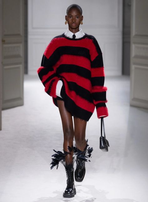 Fall Winter 2023 Runway, Valentino Runway 2023, Valentino 2023 Fall Winter, Valentino Fall 2023, Aw 23, Valentino Runway, Paris Fashion Week Runway, Valentino Collection, Fall 23