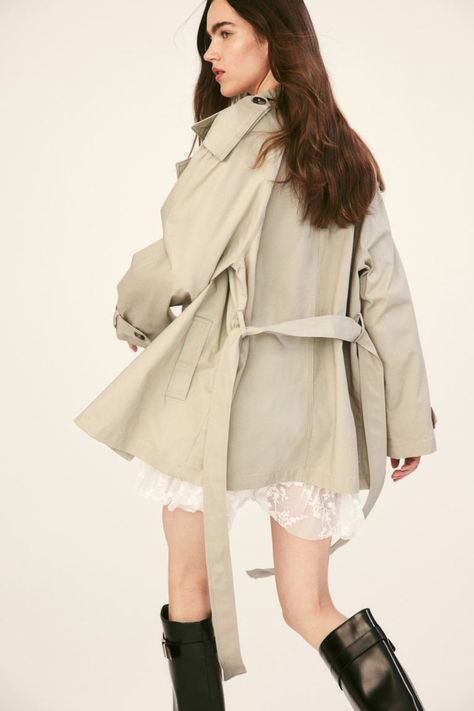 Short Trench Coat Outfit, Medium Tv Show, Short Trench Coat, Trench Coat Outfit, Soft Gamine, Kids Activewear, Perfect Denim, Leather Jacket Style, Double Breasted Trench Coat