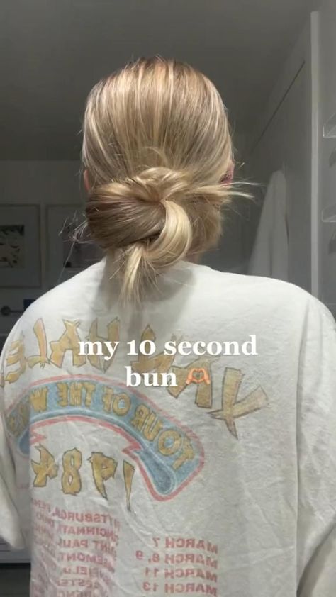 Cute Low Messy Bun | Bun tutorial | School hairstyle tutorial | Easy Hair tutorial Hair Styles Simple, Preppy Hairstyles, Cute Hairstyles For School, Cute Simple Hairstyles, Bun Tutorial, Hair Tips Video, Hair Stylies, Clipuri Video, Bun Hairstyles For Long Hair