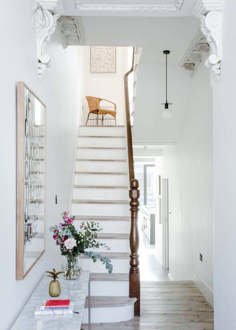 Victorian Terrace Interior, Melissa Hemsley, White Hallway, Victorian Hallway, White Staircase, Painted Staircases, Townhouse Interior, Victorian Terrace House, Hallway Inspiration