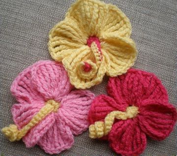 The most realistic crochet hibiscus flower. Crochet Hibiscus Flower, Hibiscus Flower Crochet, Hawaii Crochet, Hibiscus Crochet, Realistic Crochet, Flower Pattern Crochet, Hibiscus Flower Pattern, Puff Flower, Crochet Puff Flower