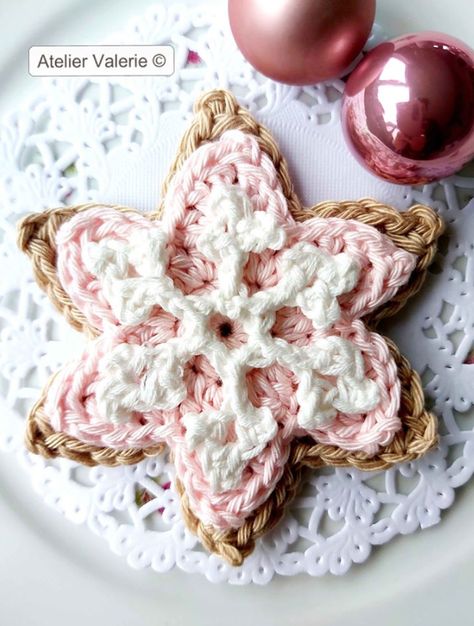 Christmas Cookie Crochet Pattern, Crochet Sugar Cookies, Crochet Christmas Cookies Free Pattern, Crochet Christmas Cookies, Crochet Snowflake Pattern Free, Christmas Crochet Ornaments Free Pattern, Snowflake Sugar Cookie, Gingerbread Star, Snowflake Sugar Cookies