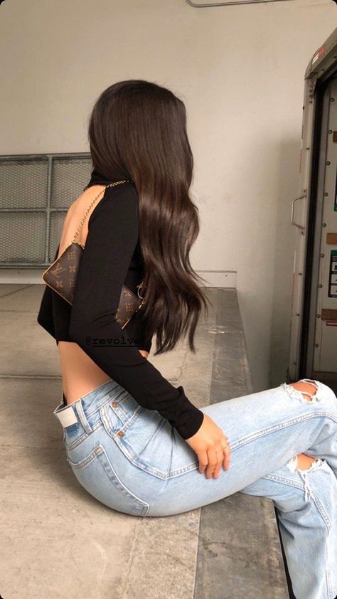 The Ritual Shantel Tessier, Ryat Archer, Healthy Thick Hair, Shantel Tessier, Nails Selfie, Chic Black Outfits, Dark Brunette Hair, Brown Hair Inspo, Velvet Dress Designs