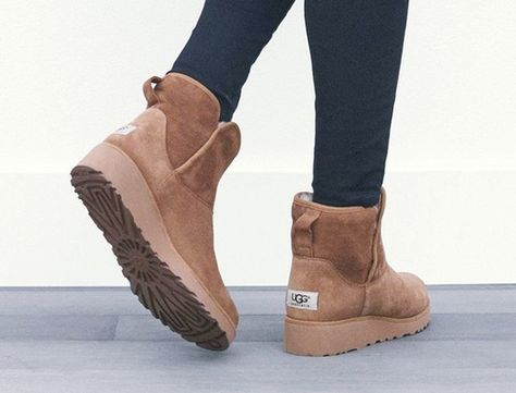 Gigi 2023, Ugg Platform Boots, Ugg Platform, Couples Cosplay, Ugg Booties, Ugg Boot, What Is Fashion, Ugg Style, Cute Wedges