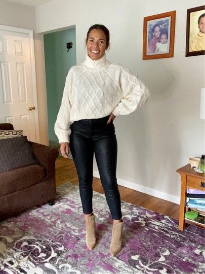 Black Leather Pants And Sweater Outfit, Leather Pants And Sweater Outfit, Outfit Leather Leggings, Leather Leggings Outfit Fall, Faux Leather Pants Outfit, Casual Outfit Fall, Turtleneck Sweater Outfit, Fall Outfit Casual, Leather Sweater