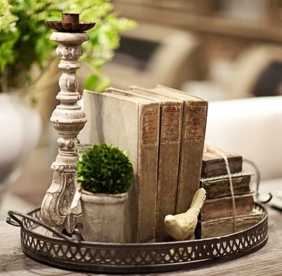 Decorate a tray, flowers, candles, and fave pic of couple instead of books . . . Cozy French Country Living Room, French Country Decorating Living Room, French Country Living, Vibeke Design, Coffee Table Centerpieces, French Country Living Room, Coffee Table Styling, Country Living Room, Decor Pillows