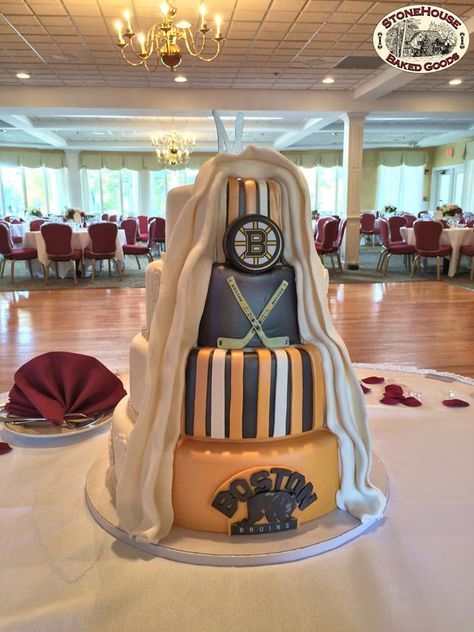 Boston Bruins Wedding Cake #BostonBruinsWeddingCake Boston Bruins Cake, Hockey Themed Wedding Ideas, Boston Bruins Cake Birthdays, Hockey Grooms Cake, Hockey Wedding Ideas, Hockey Inspired Wedding, Bruins Tattoo Ideas, Hockey Wedding Cake, Hockey Wedding Theme