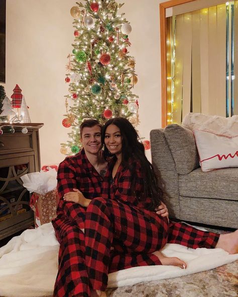 Tanisha Clarke on Instagram: “Merry Christmas Eve Eve🎁🎄 From the Clarke’s” Christmas Couple Photos, Decorating Christmas Tree, Joy Decorations, Christmas Poses, Christmas Tree Decorating Ideas, Tree Decorating Ideas, Tree Pictures, Christmas Tree Pictures, Christmas Tree Decorating