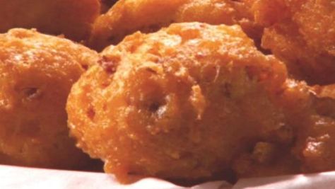 Plain, with vinegar or dipped in chowder, the clam cakes can't be beat! Clam Cakes Recipe, Clam Strips Recipe, Clam Fritters Recipe, Rhode Island Food, Clam Cakes, Hush Puppies Recipe, Fried Clams, Crab And Lobster, Clam Recipes