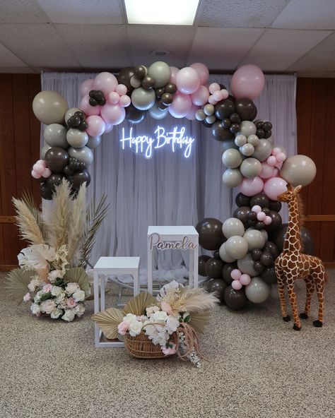 Circle Backdrop With Balloons, Backdrop Balloon Garland, Backdrop Balloon, Birthday Backdrops, Circle Backdrop, Baptism Ideas, Birthday Backdrop, Flower Backdrop, Photo Backdrop