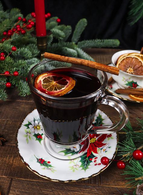 Indulge in the rich and aromatic flavours of the holiday season with a classic Victorian recipe inspired by Charles Dickens' A Christmas Carol – a hot cup of Slow Roasted Beef Tenderloin, Victorian Recipes, Roasted Shallots, Mulled Wine Recipe, Roasting Times, Spiced Wine, Christmas Bowl, Mulled Cider, Spiced Pear