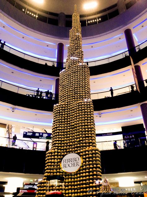 Mall Illustration, Christmas In Dubai, Dekorasi Maroko, The Dubai Mall, The Burj Khalifa, Travel Dubai, Ferrero Rocher Chocolates, Dubai Home, Dubai Holidays