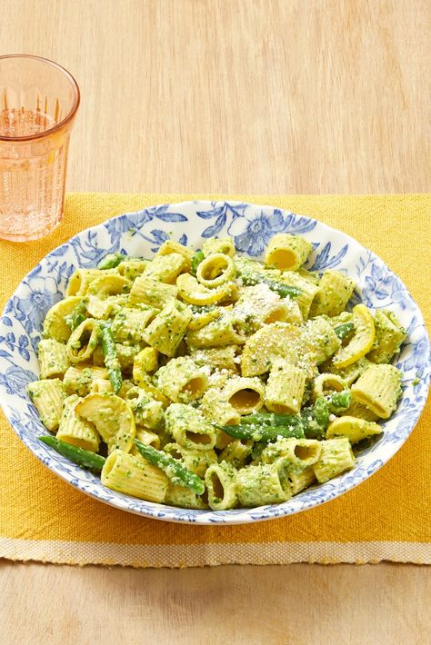 pasta with zucchini pesto Spring Pasta Recipes, Zucchini Pesto Pasta, Pasta With Zucchini, Penne Pasta Recipes, Spring Pasta, Best Pasta Recipes, Recipes Pasta, Summer Recipes Dinner, Zucchini Pasta