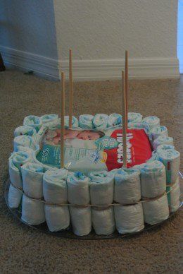 April Baby Shower, Pamper Cake, Diaper Cake Instructions, Diy Diaper Cake, Diaper Wreath, Diaper Gifts, Nappy Cake, Diaper Cake Boy, Nappy Cakes