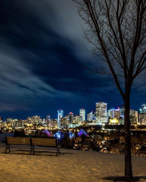 Such an amazing shot of downtown Edmonton! 😍 Downtown Vancouver At Night, Calgary Downtown Night, Edmonton Alberta Aesthetic, Edmonton Aesthetic, Edmonton Photography, Canada Edmonton, Downtown Edmonton, City Aesthetics, Drake Photos