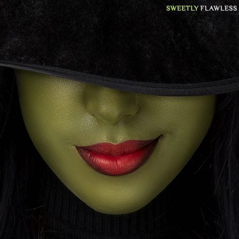 Wicked Witch Of The West, Witch Costumes, Witch Makeup, Cream Makeup, Halloween Inspo, Witch Costume, Fantasias Halloween, Halloween Make Up, Wicked Witch