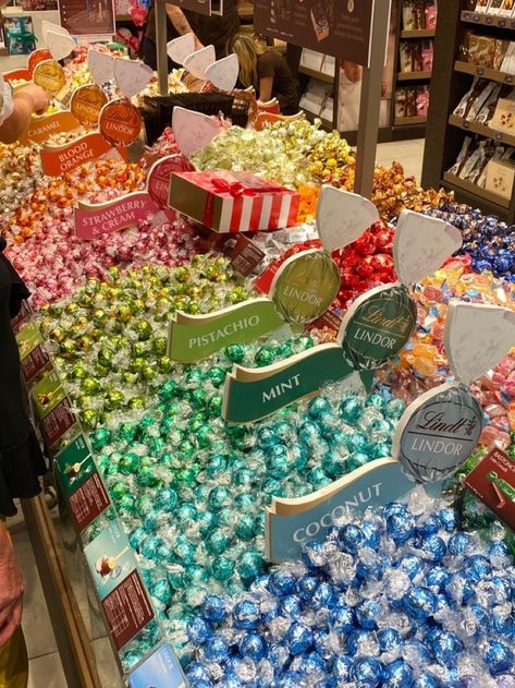 Sweets Candy Aesthetic, Lindt Lindor Chocolate, Candy World Aesthetic, Sweets Aesthetic Candy, Lindor Chocolate Aesthetic, Lindt Chocolate Aesthetic, Candy Store Ideas, Candy Aesthetics, Candy Store Aesthetic